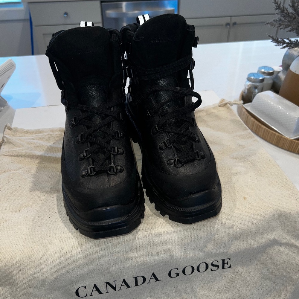 THE LUXURY CANADA GOOSE GLACIER TRAIL BOOT